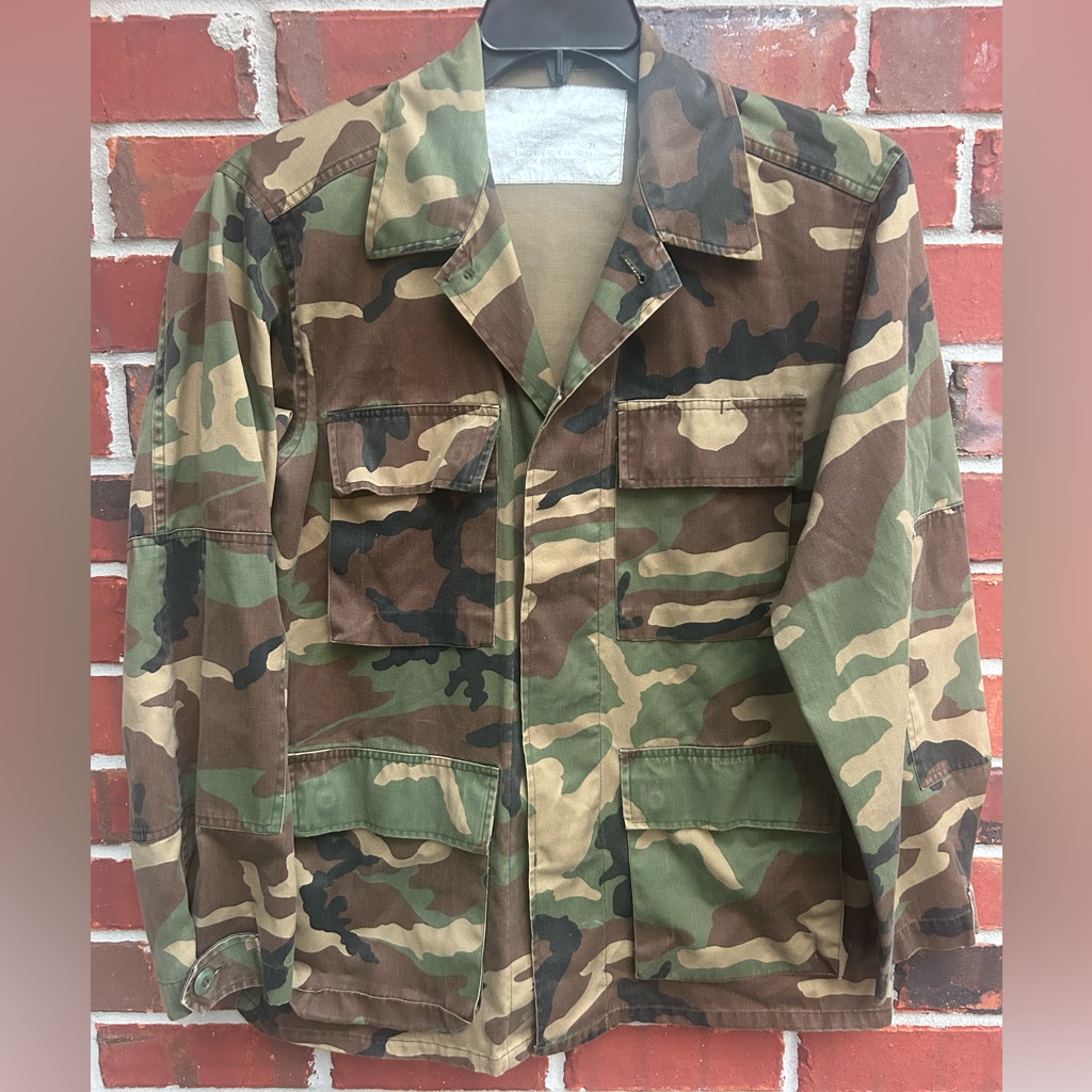 Us Military Woodland Camo Medium Button Down Shirt Jacket Combat Coat M-81 E4